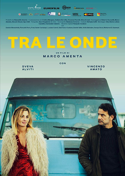  Tra le onde (2021) Poster 